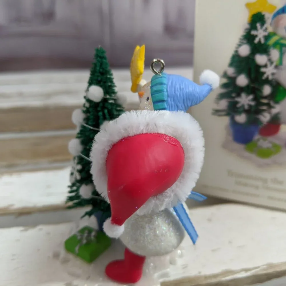 New‎ Hallmark Keepsake Ornament Trimming the Tree M